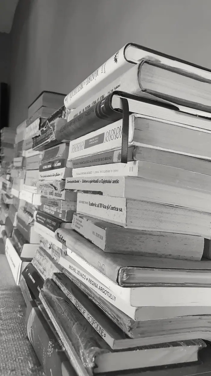 Cărțile sunt primii noștri profesori. Temelia pe care se construiește o minte liberă și rațională.